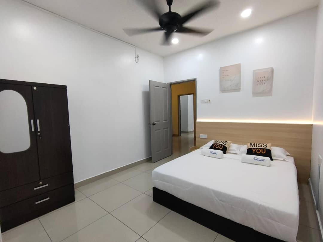 Setia Home Sitiawan Ktv 12+4 Pax Eksteriør bilde