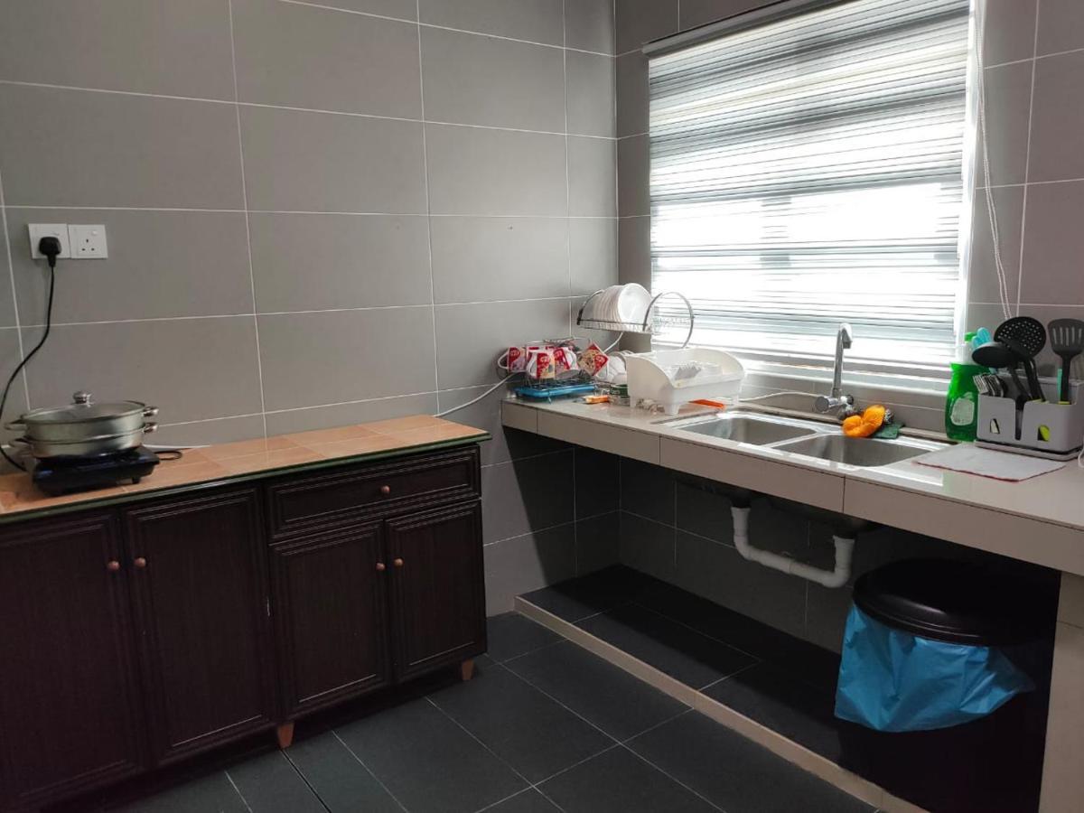 Setia Home Sitiawan Ktv 12+4 Pax Eksteriør bilde